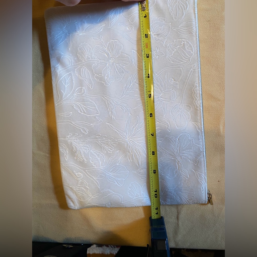 Dior New TROUSSE WHITE VELVET Cosmetic /Floral Embossed Pouch - Picture 15 of 16